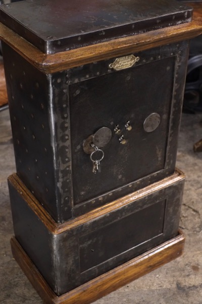 coffre fort fin XIXieme siecle ancien 